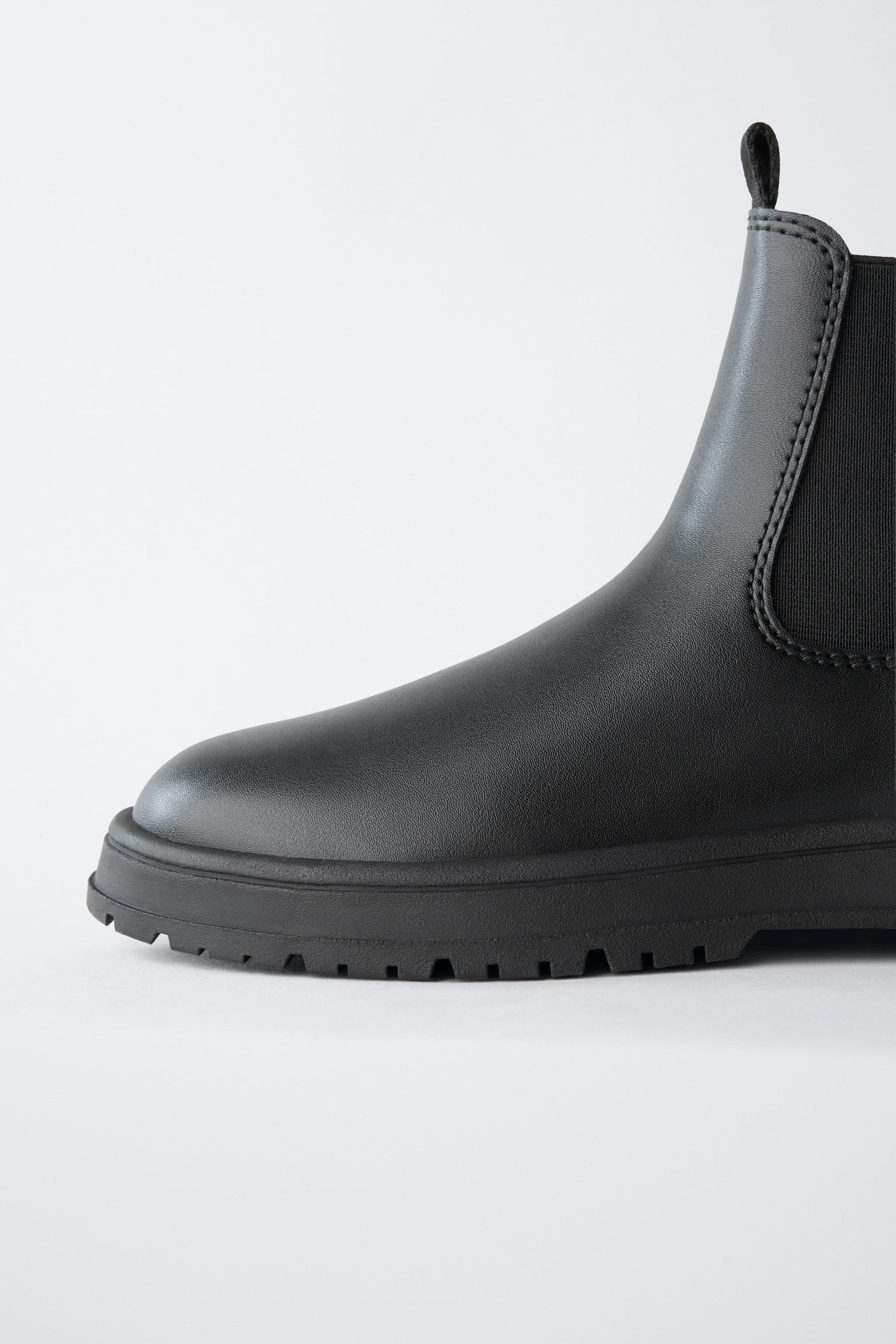 CHELSEA BOOTS